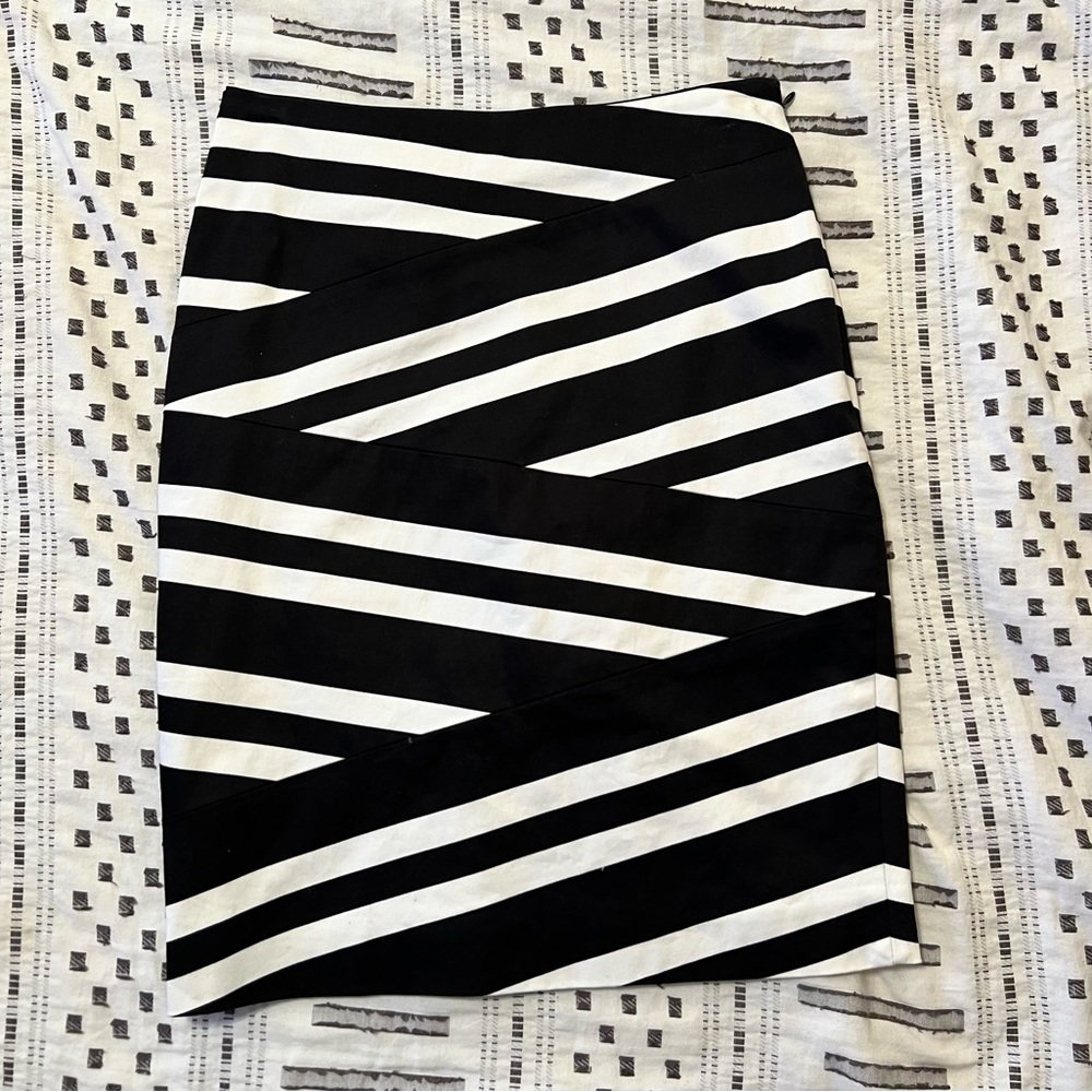White House Black Market Pencil Skirt- Size 00